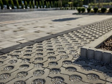 Modnie czy ekologicznie? Rozwiązania na podjazd